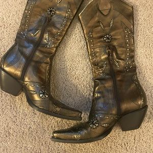 BCBG fashion cowgirl boots size 7 worn once snip toe brown metallic BEAUTIFUL